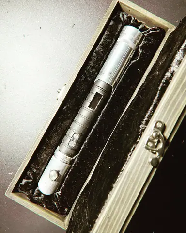 Roan Fel Imperial Knight Lightsaber